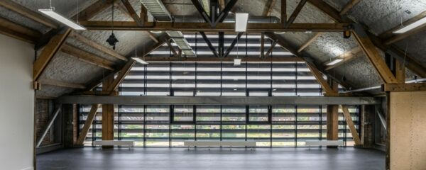 pourquoi-installer-un-bardage-bois-sur-un-batiment-industriel